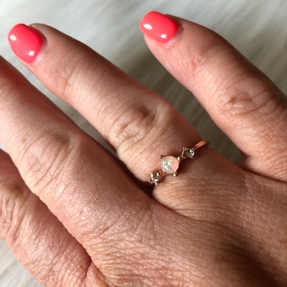 Dainty white fire opal ring - Picture 3 of 5